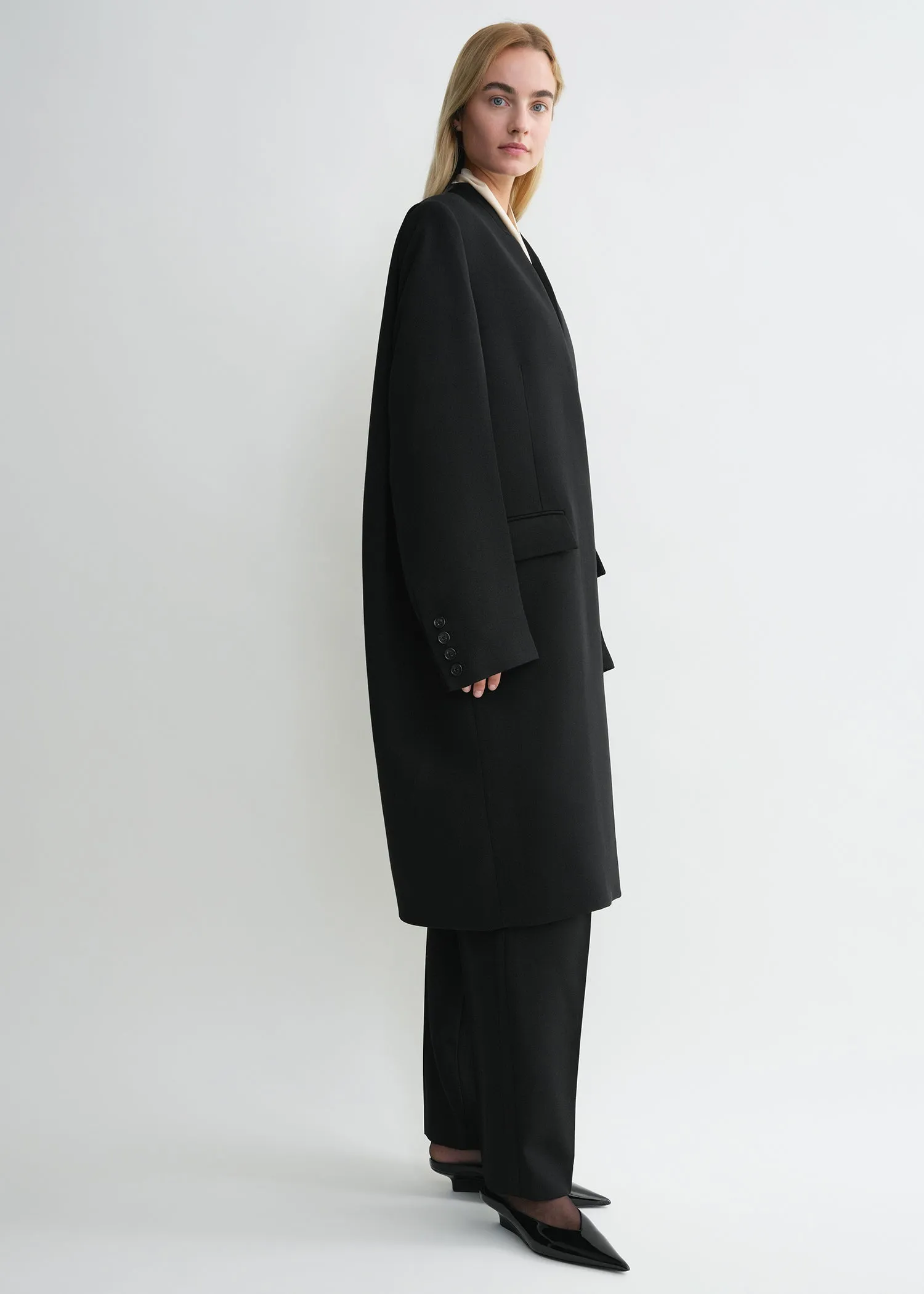 Deep pleat coat black