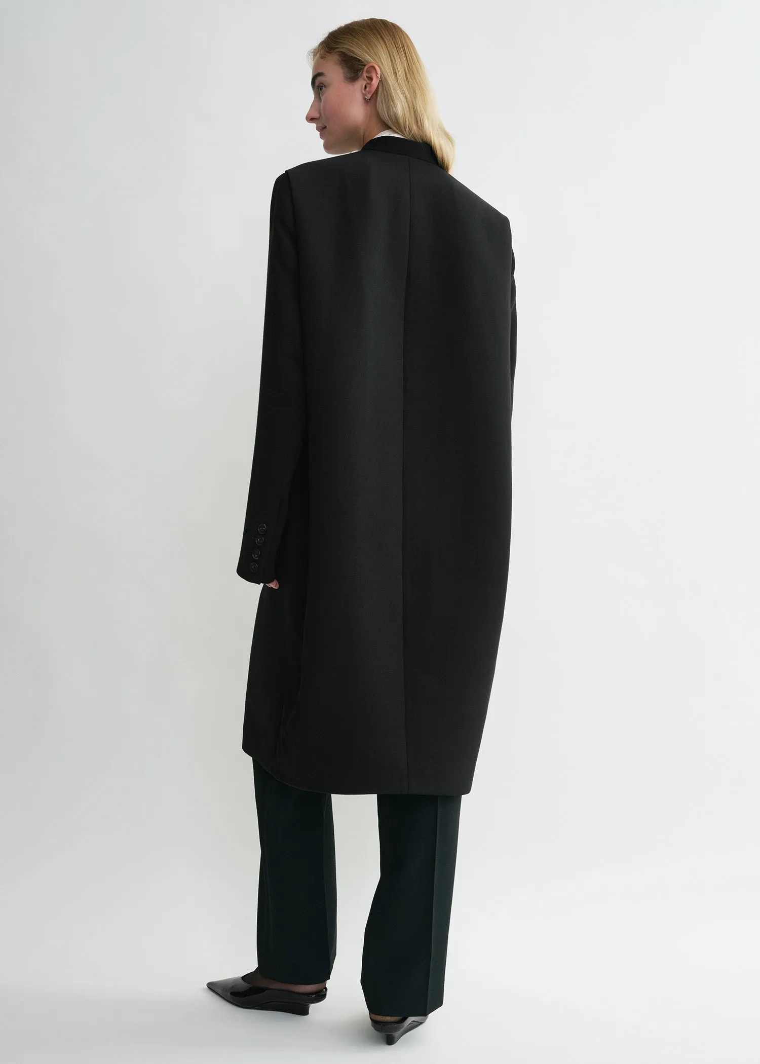 Deep pleat coat black