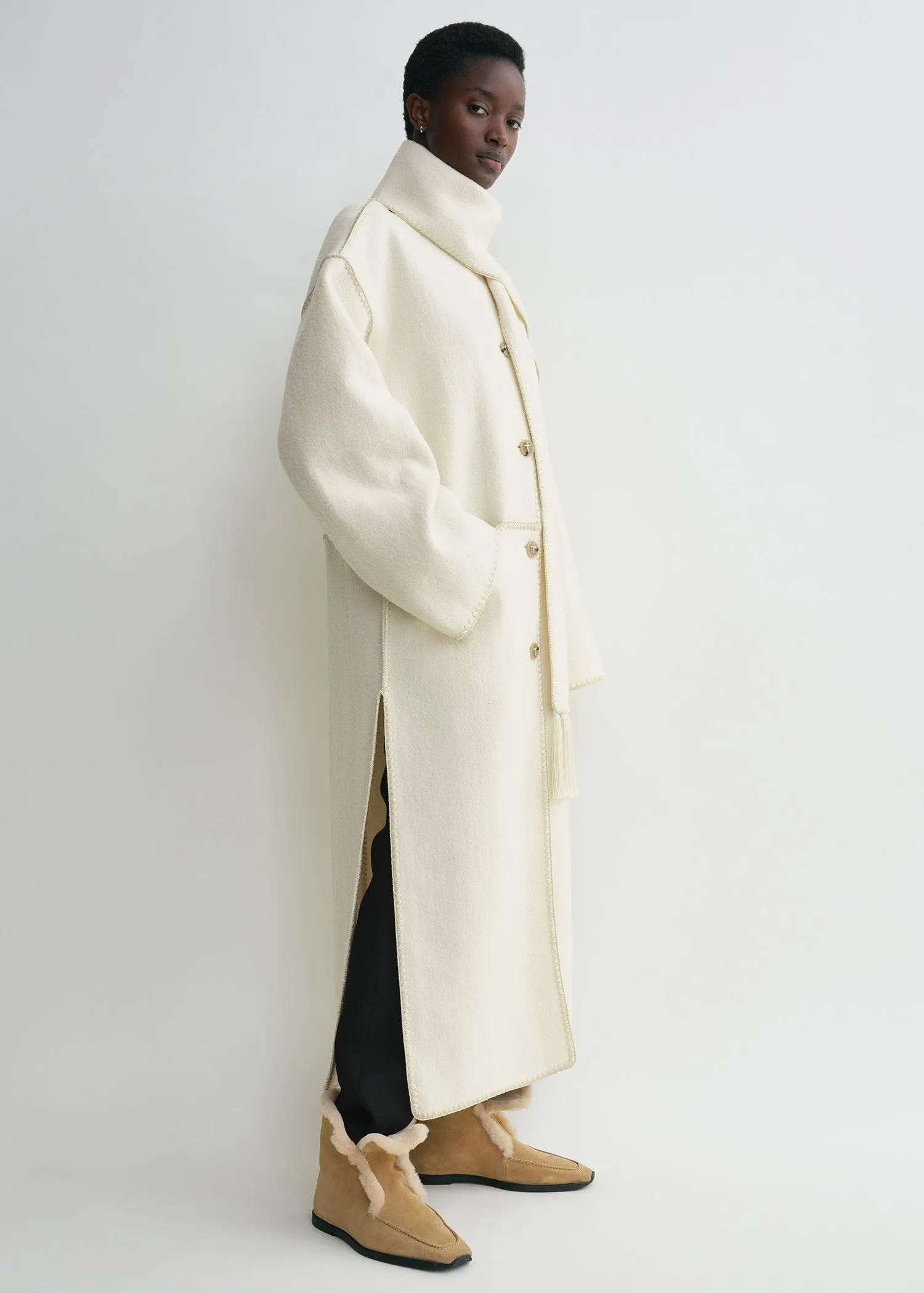 Embroidered scarf coat off white