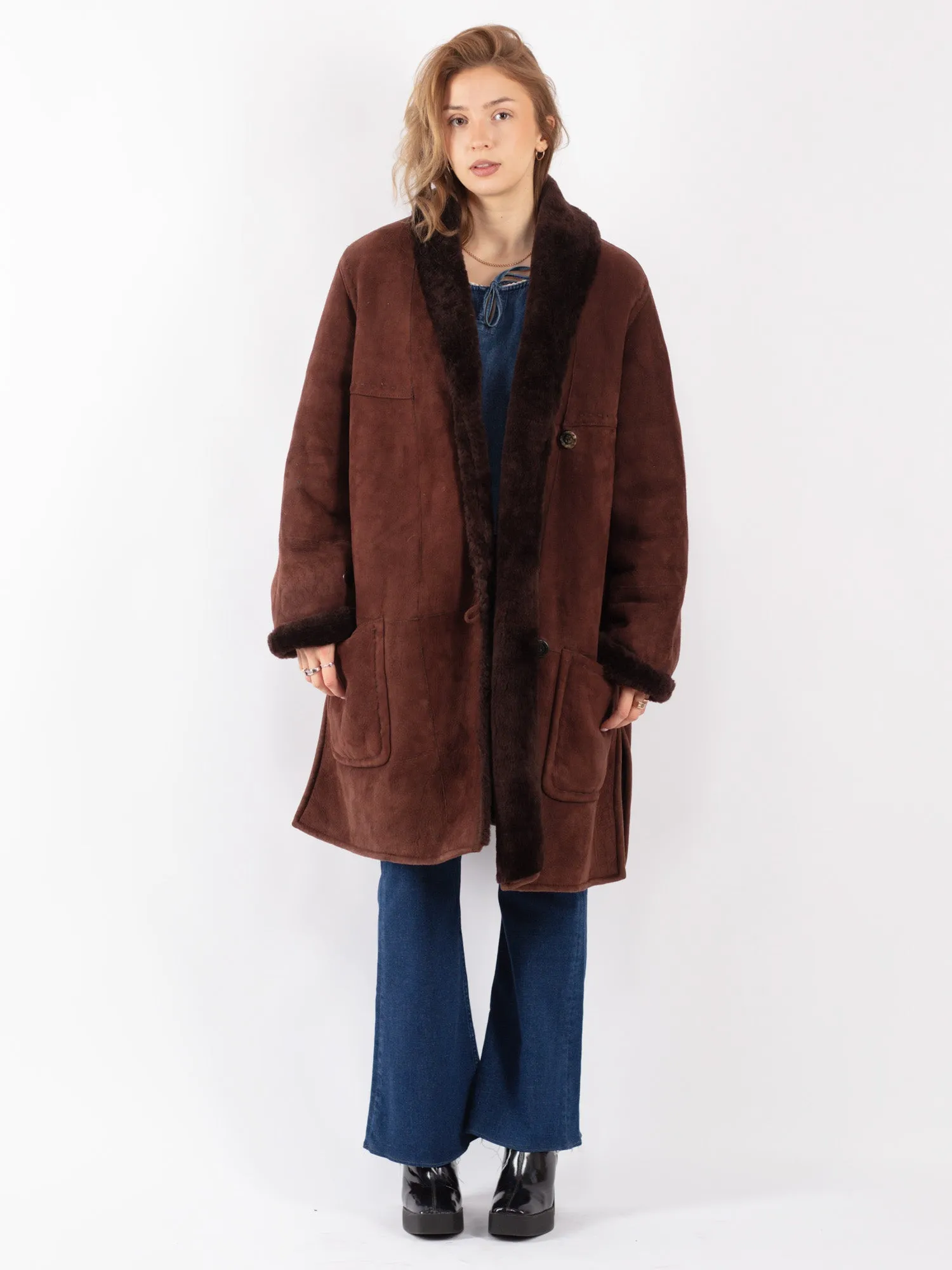 Vintage 90's Women Oversized Sheepskin Coat in Brown