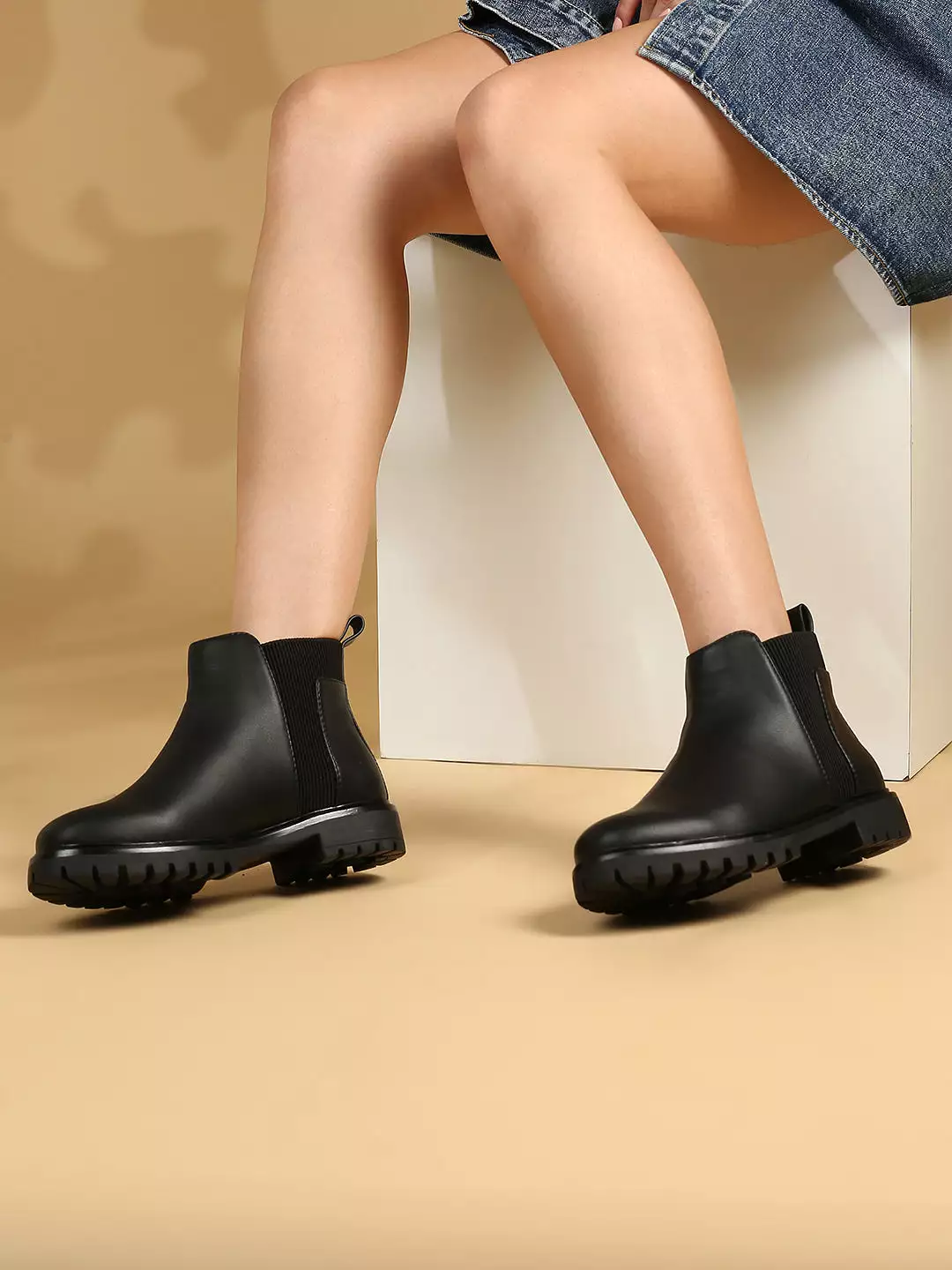 Women Black Chelsea Boots